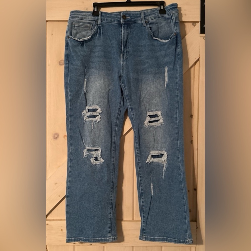Women's Straight Leg Distressed Jeans in Medium Blue